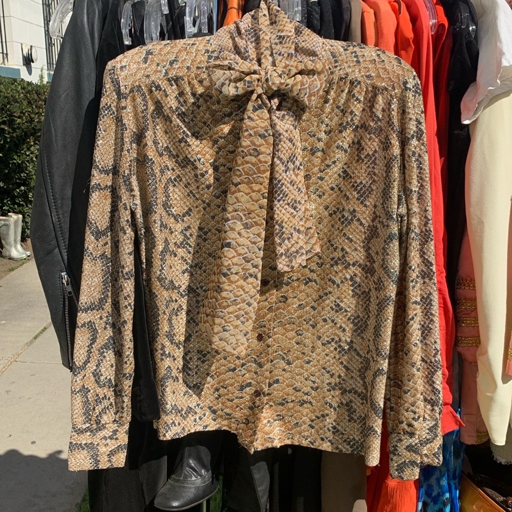 ✨🖤Vintage Snake Skin Print Blouse w Bow🖤✨